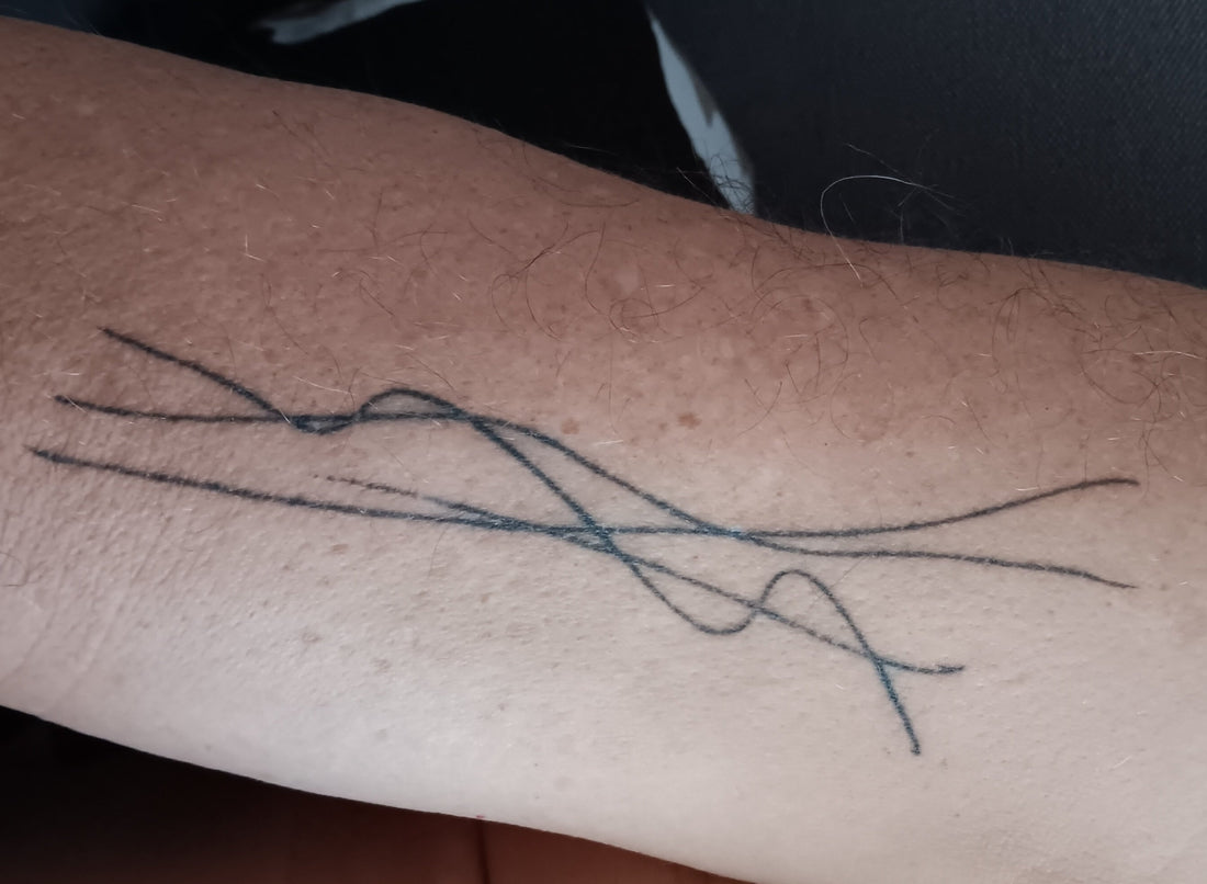 Realized: Gregor Hildebrandt - Geste auf der Haut 96/100